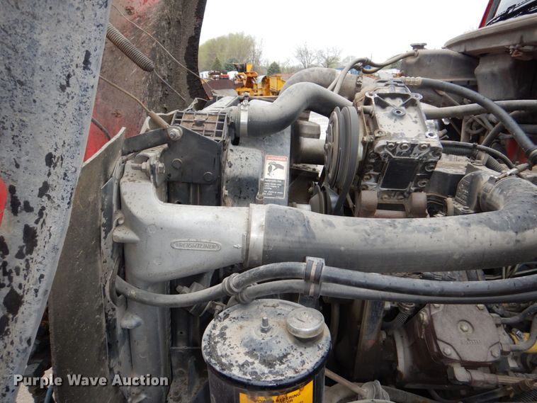 image for item DN7371 1999 Freightliner FL70  tank truck