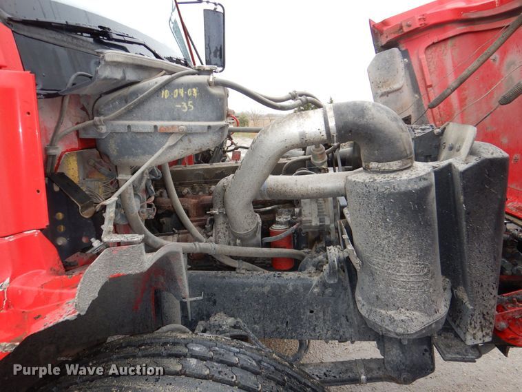 image for item DN7371 1999 Freightliner FL70  tank truck