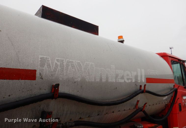 image for item DN7371 1999 Freightliner FL70  tank truck