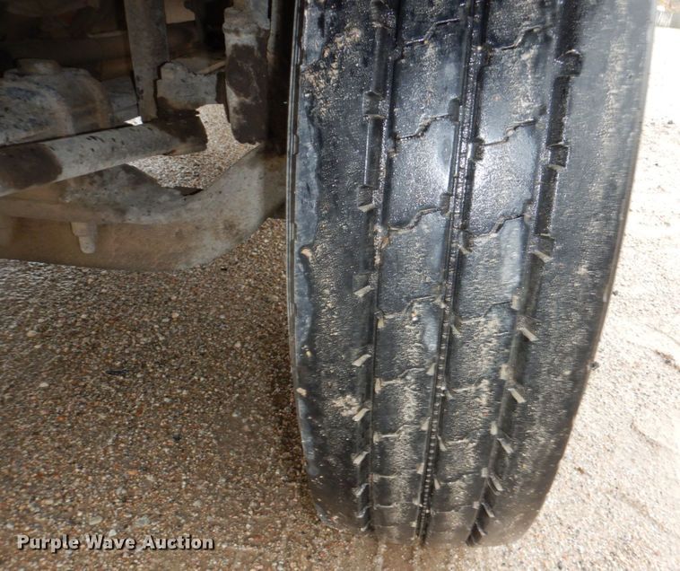 image for item DN7371 1999 Freightliner FL70  tank truck