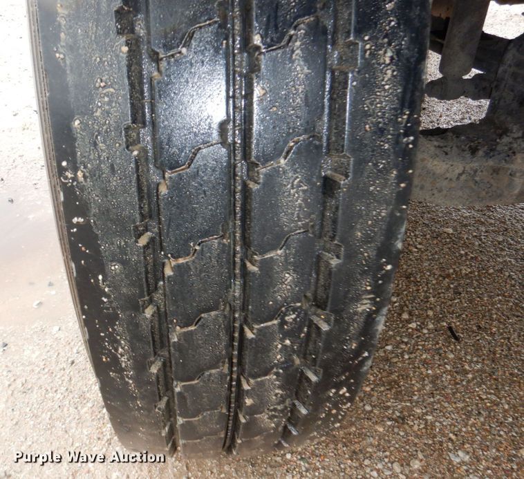 image for item DN7371 1999 Freightliner FL70  tank truck