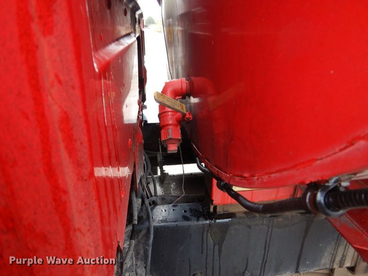 image for item DN7371 1999 Freightliner FL70  tank truck