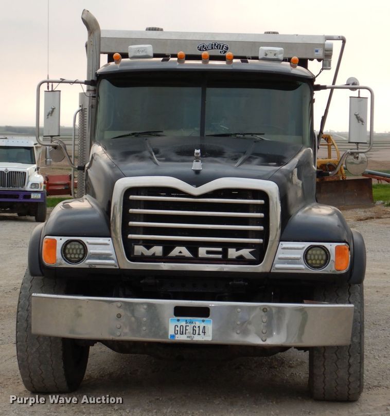 image for item DN7385 2003 Mack CV700  dump truck