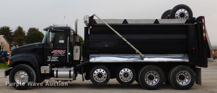 image for item DN7385 2003 Mack CV700  dump truck