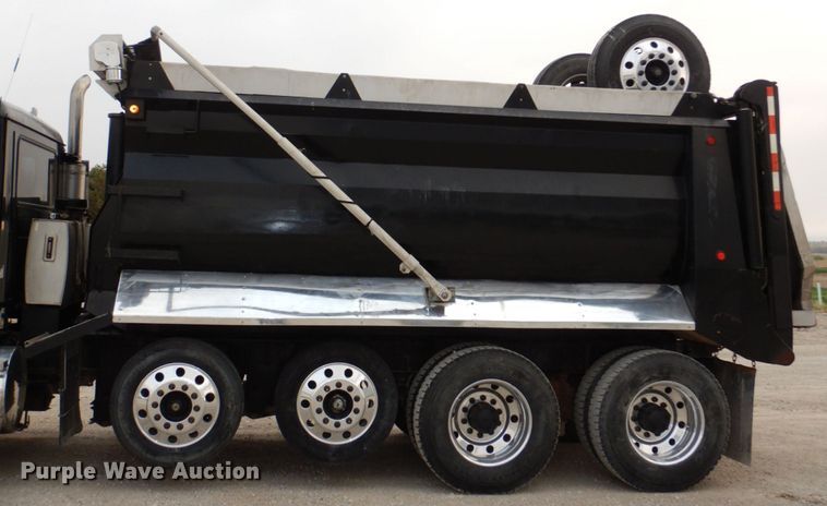 image for item DN7385 2003 Mack CV700  dump truck