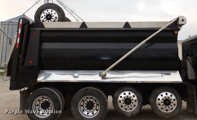 image for item DN7385 2003 Mack CV700  dump truck