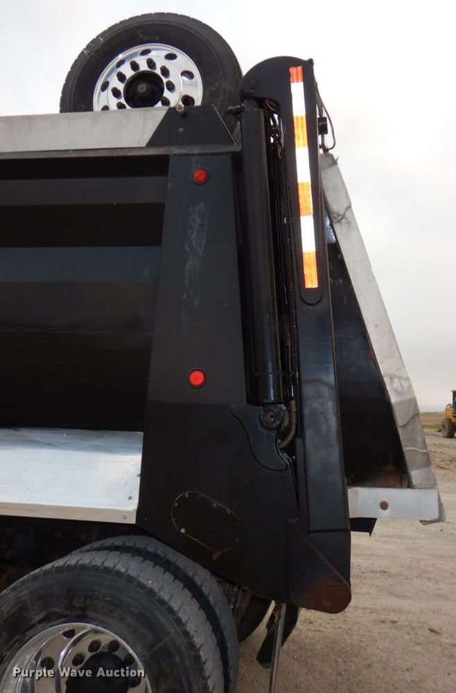 image for item DN7385 2003 Mack CV700  dump truck