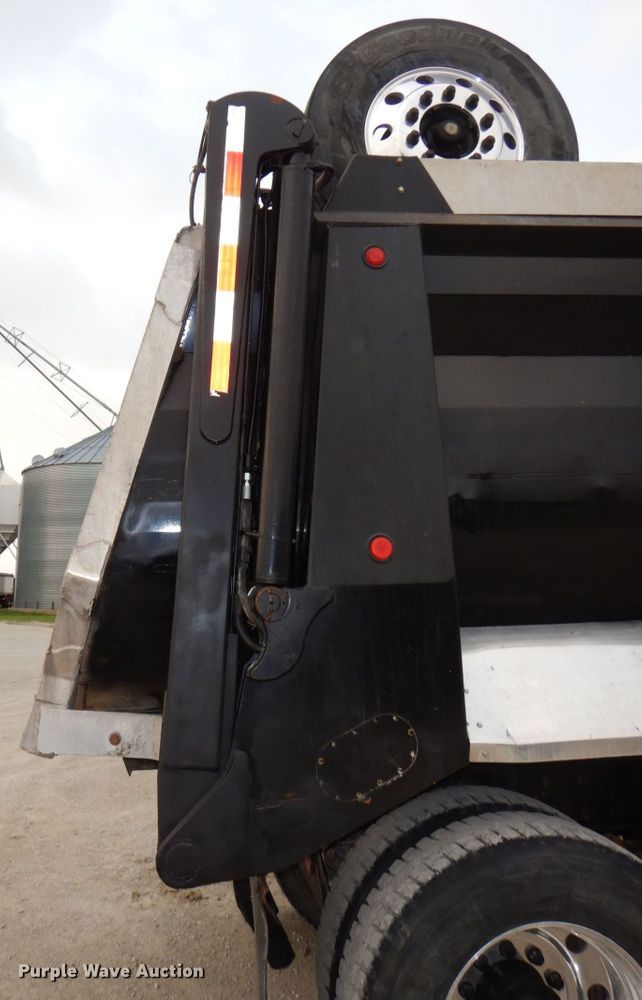 image for item DN7385 2003 Mack CV700  dump truck