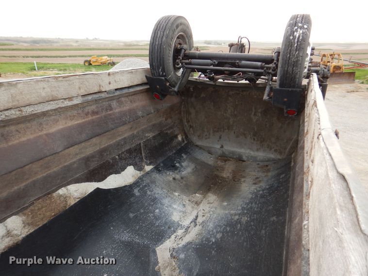 image for item DN7385 2003 Mack CV700  dump truck