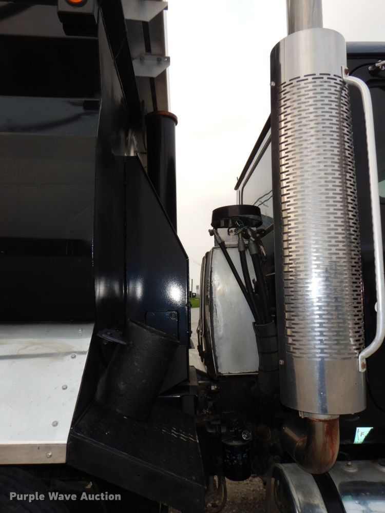 image for item DN7385 2003 Mack CV700  dump truck