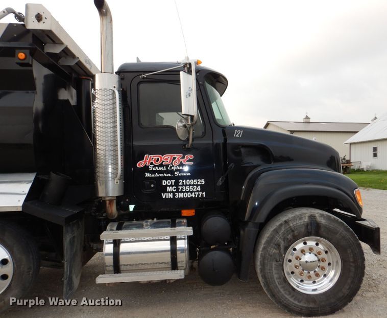 image for item DN7385 2003 Mack CV700  dump truck