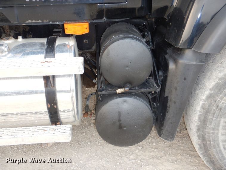 image for item DN7385 2003 Mack CV700  dump truck