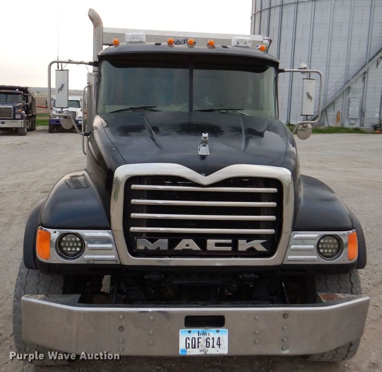 image for item DN7385 2003 Mack CV700  dump truck