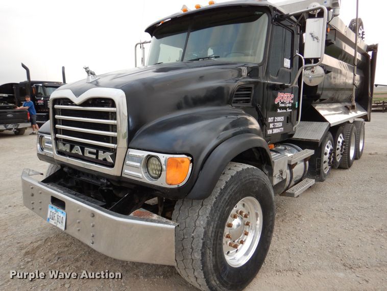 image for item DN7385 2003 Mack CV700  dump truck