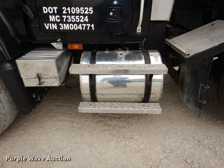 image for item DN7385 2003 Mack CV700  dump truck