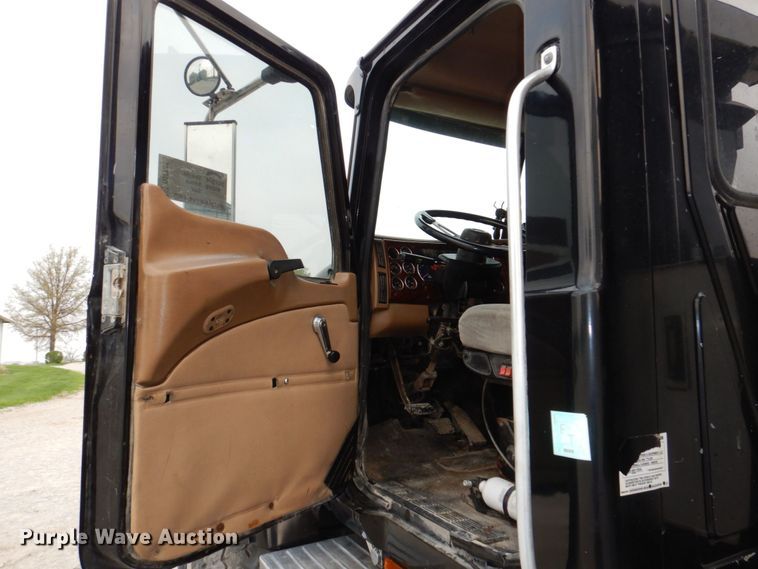 image for item DN7385 2003 Mack CV700  dump truck