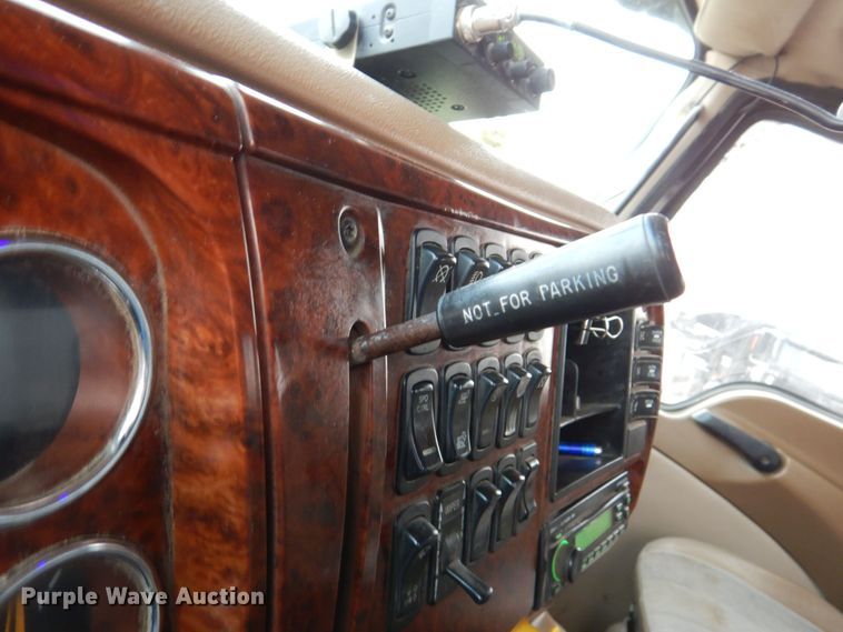 image for item DN7385 2003 Mack CV700  dump truck