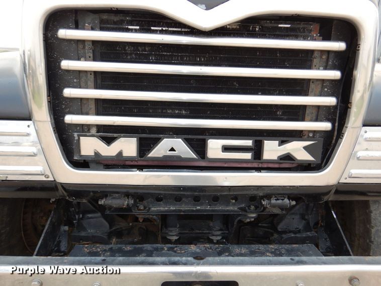 image for item DN7385 2003 Mack CV700  dump truck