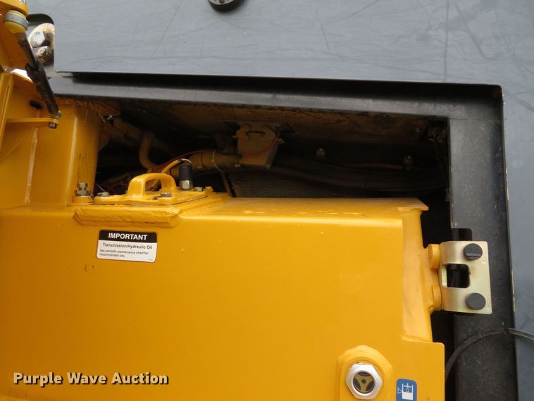 image for item DN7972 2004 John Deere 655C Series II  track loader