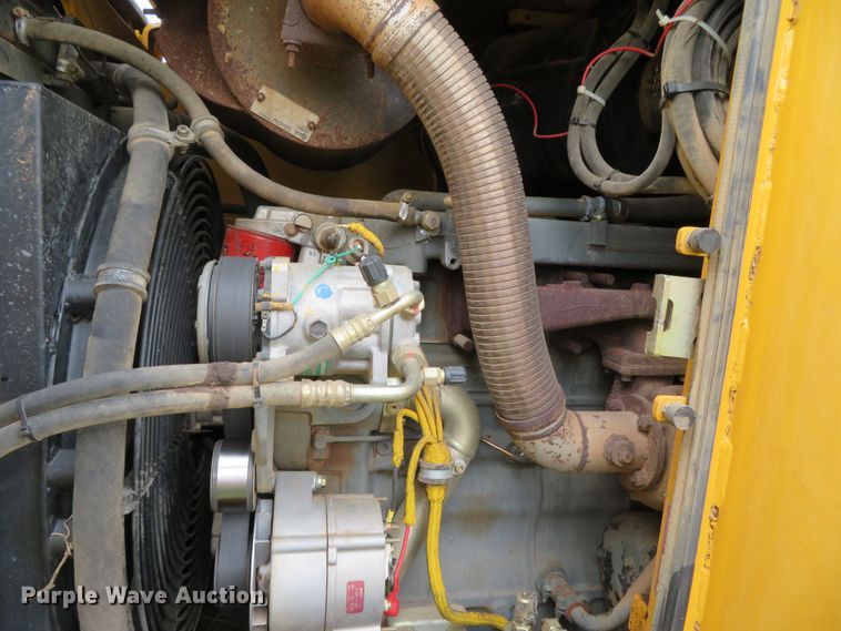 image for item DN7972 2004 John Deere 655C Series II  track loader