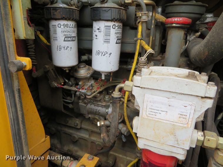 image for item DN7972 2004 John Deere 655C Series II  track loader