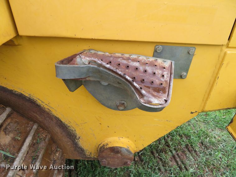 image for item DN7972 2004 John Deere 655C Series II  track loader
