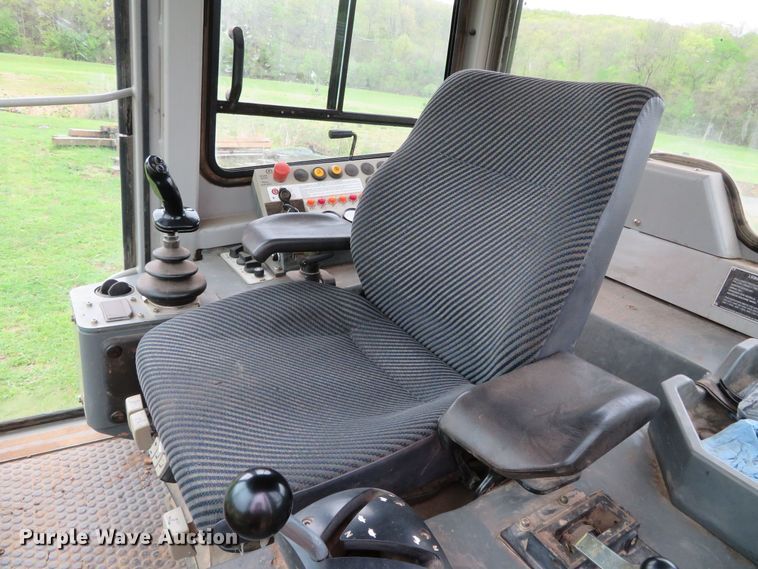 image for item DN7972 2004 John Deere 655C Series II  track loader