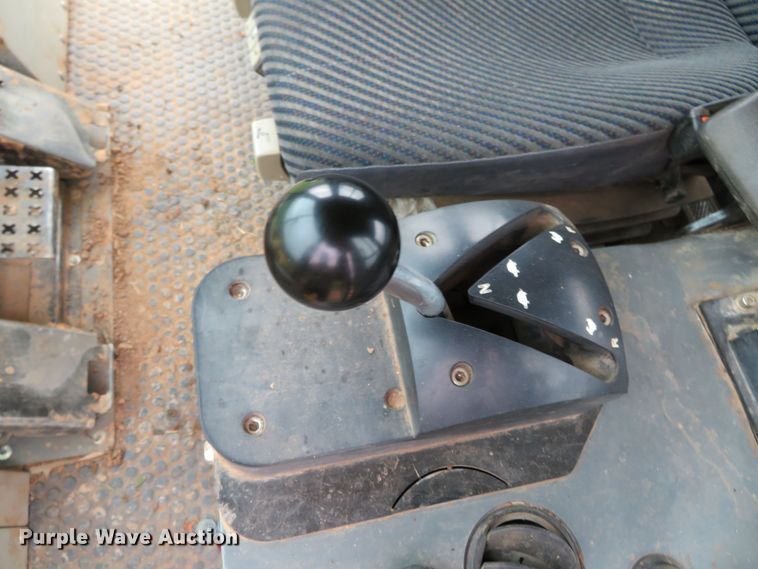 image for item DN7972 2004 John Deere 655C Series II  track loader