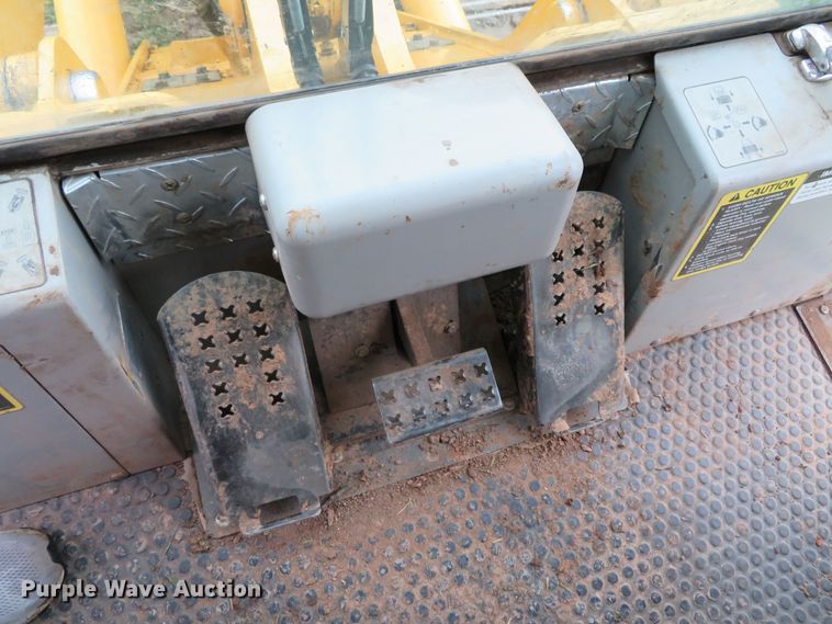 image for item DN7972 2004 John Deere 655C Series II  track loader