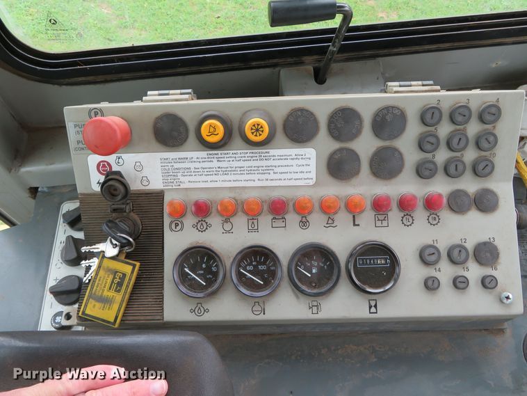 image for item DN7972 2004 John Deere 655C Series II  track loader