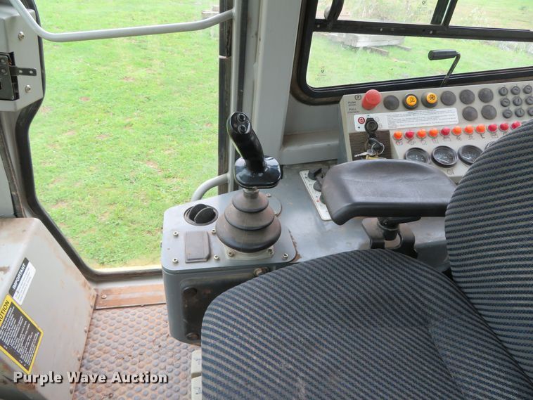 image for item DN7972 2004 John Deere 655C Series II  track loader