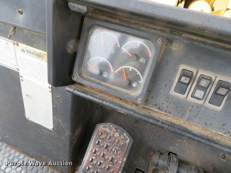 image for item DN7974 1997 Caterpillar 953C  track loader