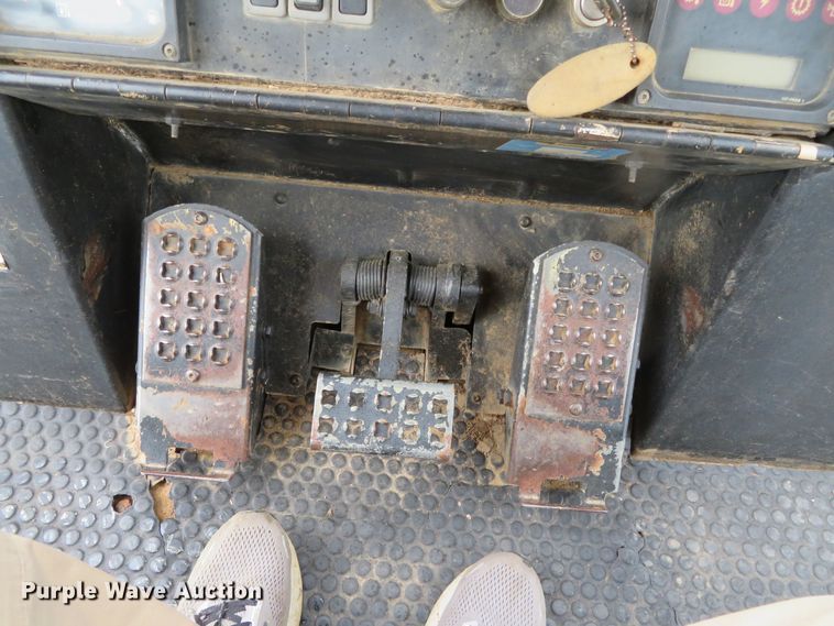 image for item DN7974 1997 Caterpillar 953C  track loader