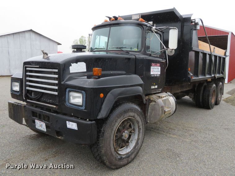 image for item DN7975 1992 Mack RD690S  dump truck