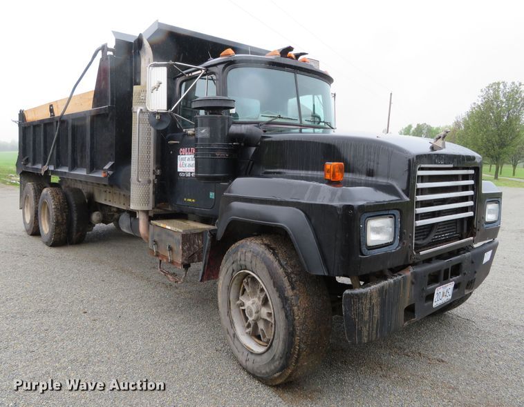 image for item DN7975 1992 Mack RD690S  dump truck