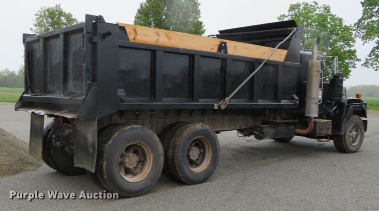 image for item DN7975 1992 Mack RD690S  dump truck