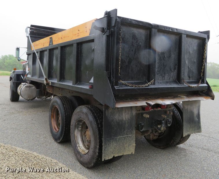 image for item DN7975 1992 Mack RD690S  dump truck