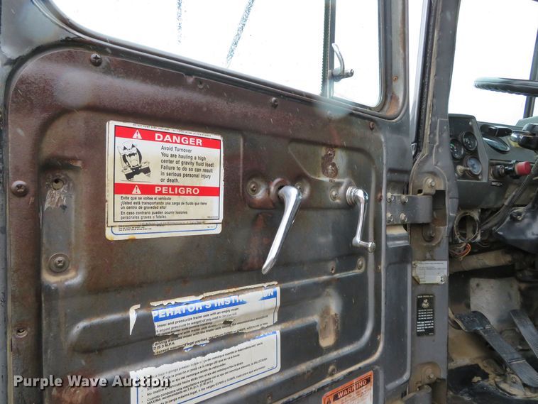 image for item DN7975 1992 Mack RD690S  dump truck