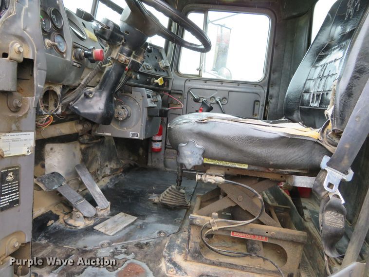 image for item DN7975 1992 Mack RD690S  dump truck