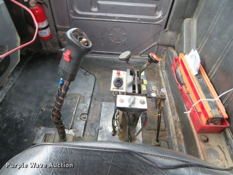 image for item DN7975 1992 Mack RD690S  dump truck