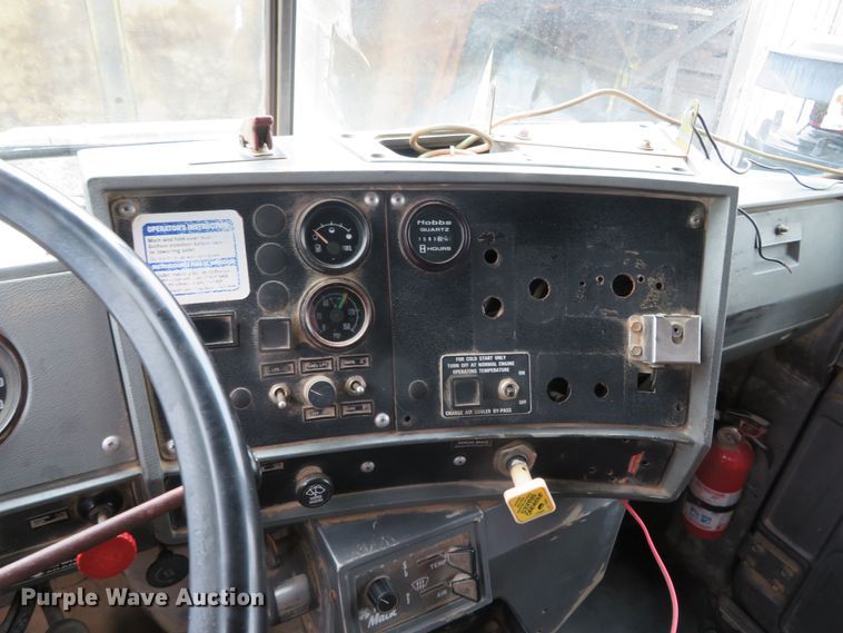 image for item DN7975 1992 Mack RD690S  dump truck