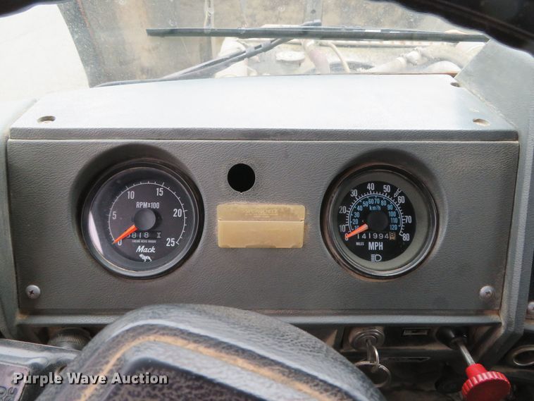 image for item DN7975 1992 Mack RD690S  dump truck