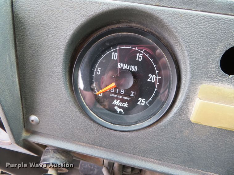 image for item DN7975 1992 Mack RD690S  dump truck