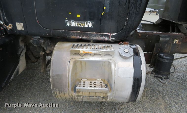 image for item DN7975 1992 Mack RD690S  dump truck