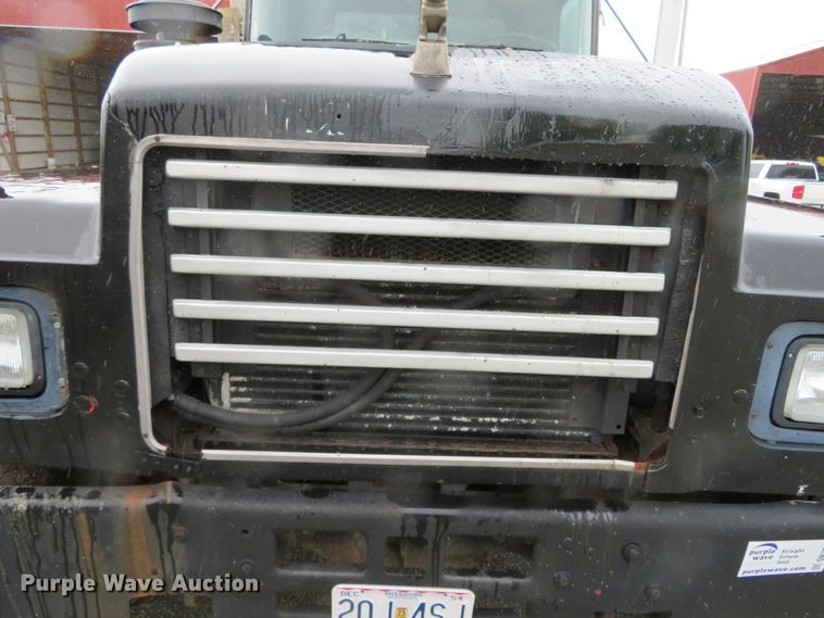 image for item DN7975 1992 Mack RD690S  dump truck