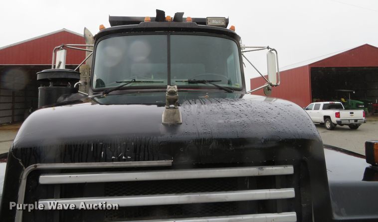 image for item DN7975 1992 Mack RD690S  dump truck