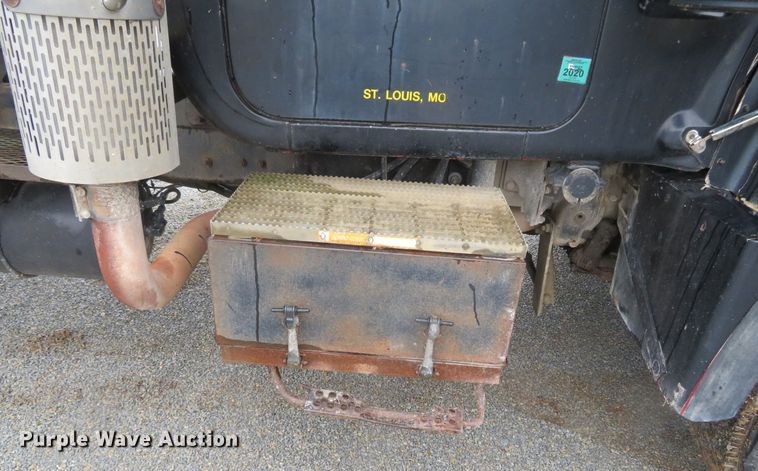 image for item DN7975 1992 Mack RD690S  dump truck