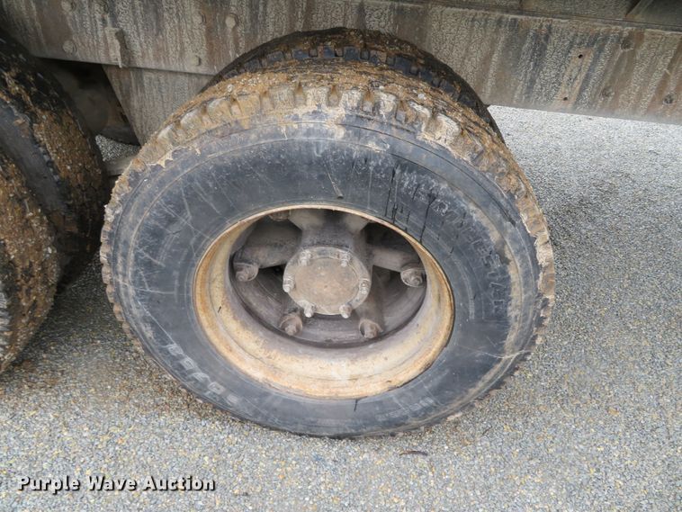 image for item DN7975 1992 Mack RD690S  dump truck