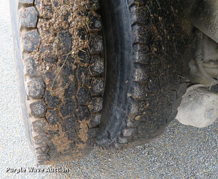 image for item DN7975 1992 Mack RD690S  dump truck