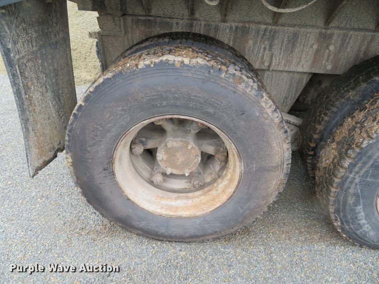 image for item DN7975 1992 Mack RD690S  dump truck